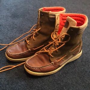 lightly worn women’s sperry boots